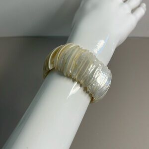 Off-White Shell Bracelet